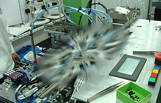 超小型スイッチ高速自動組立装置